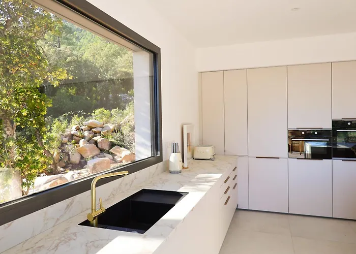 ヴィラ Aberia Di Santa Lucia サント・リュシー・ド・ポルト・ヴェッキオ